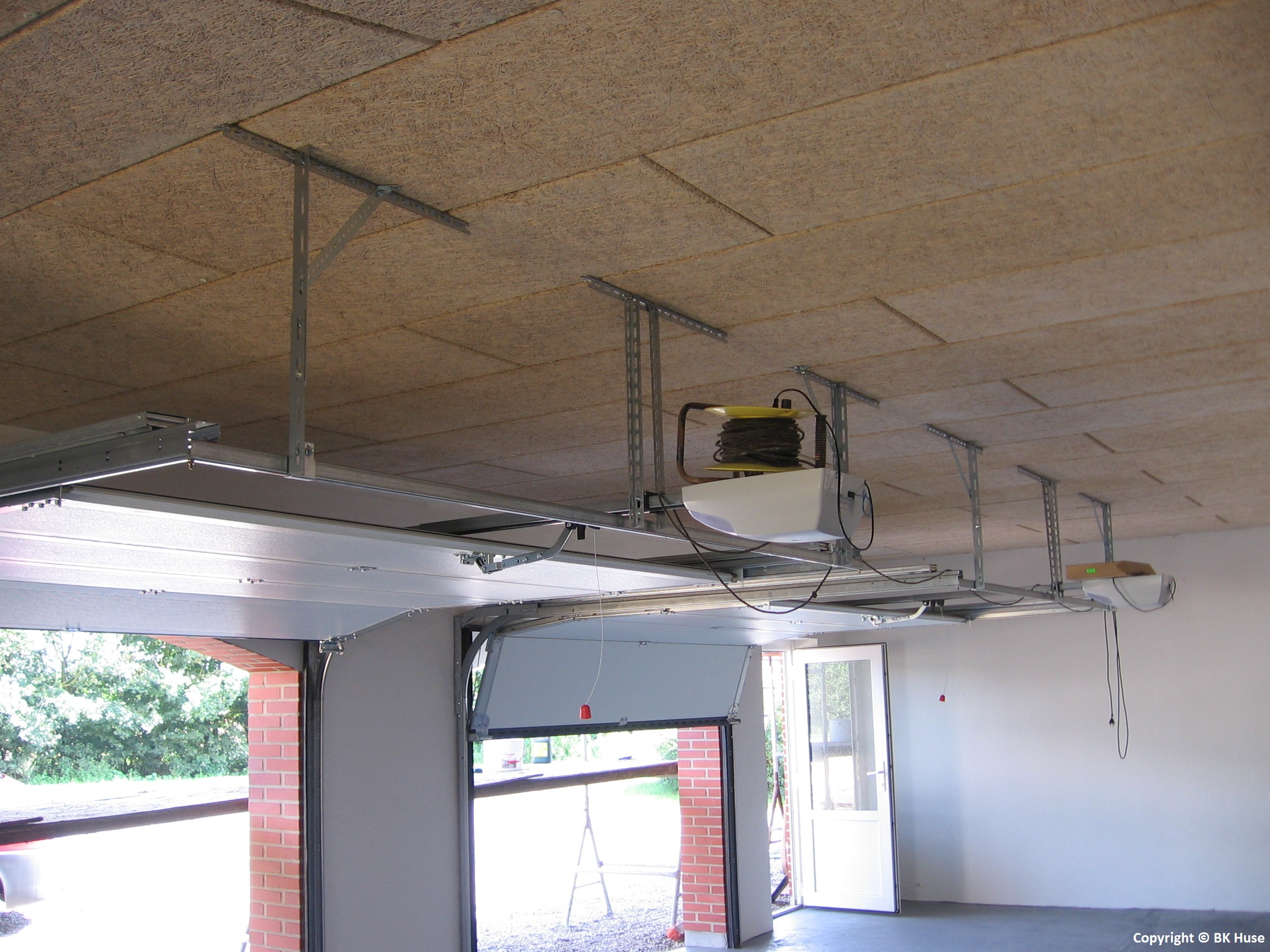 gulvlægning, ny terrasse og montering af port